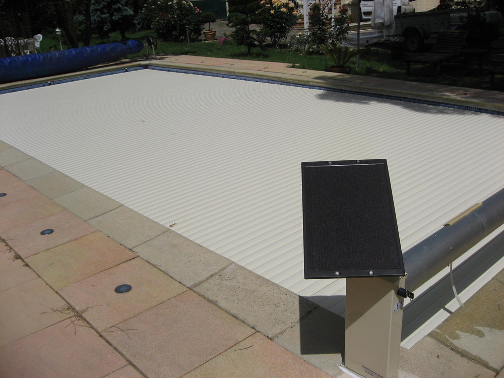 Solar-Outdoor-Rollladen "Golden Roll" - 12 x 6 m