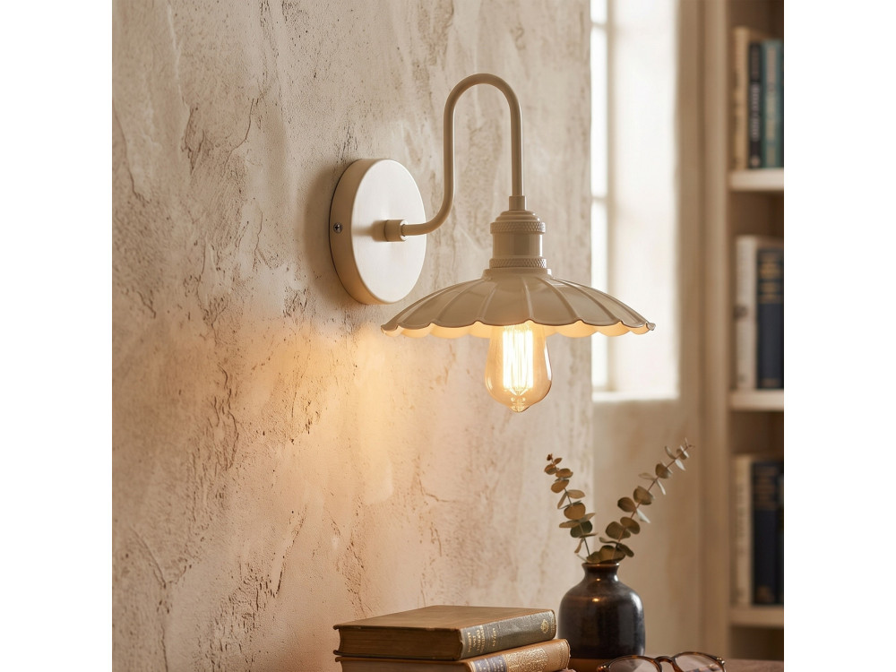 Wandleuchte aus Metall „Volan“ – 25 x 30 cm – Beige