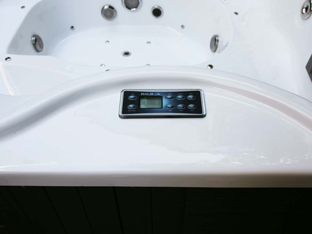 Whirlpool "Cuba" 6 Personen - Weiße Wanne - Balboa-System + integrierte Bluetooth-Lautsprecher - 220  x210 x 80 cm