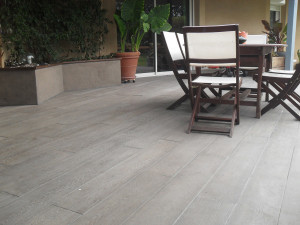 Set aus 40 geraden Beckenrandsteinen "Wood" - 60 x 2.5 x 33 cm + 4 Beckenrandsteine Ecke - 45 x 2.5 x 45 cm